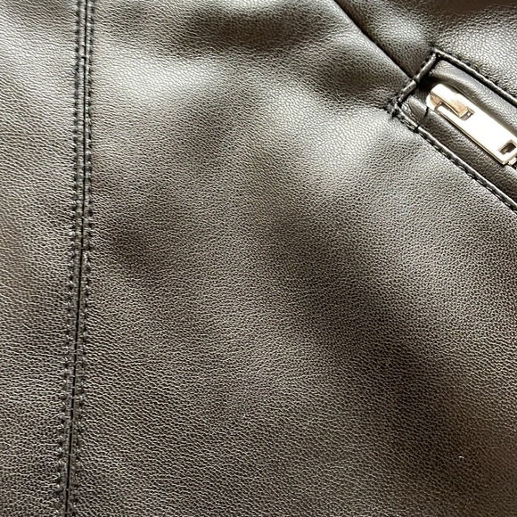 MANGO Faux leather mini skirt - Picture 4 of 5